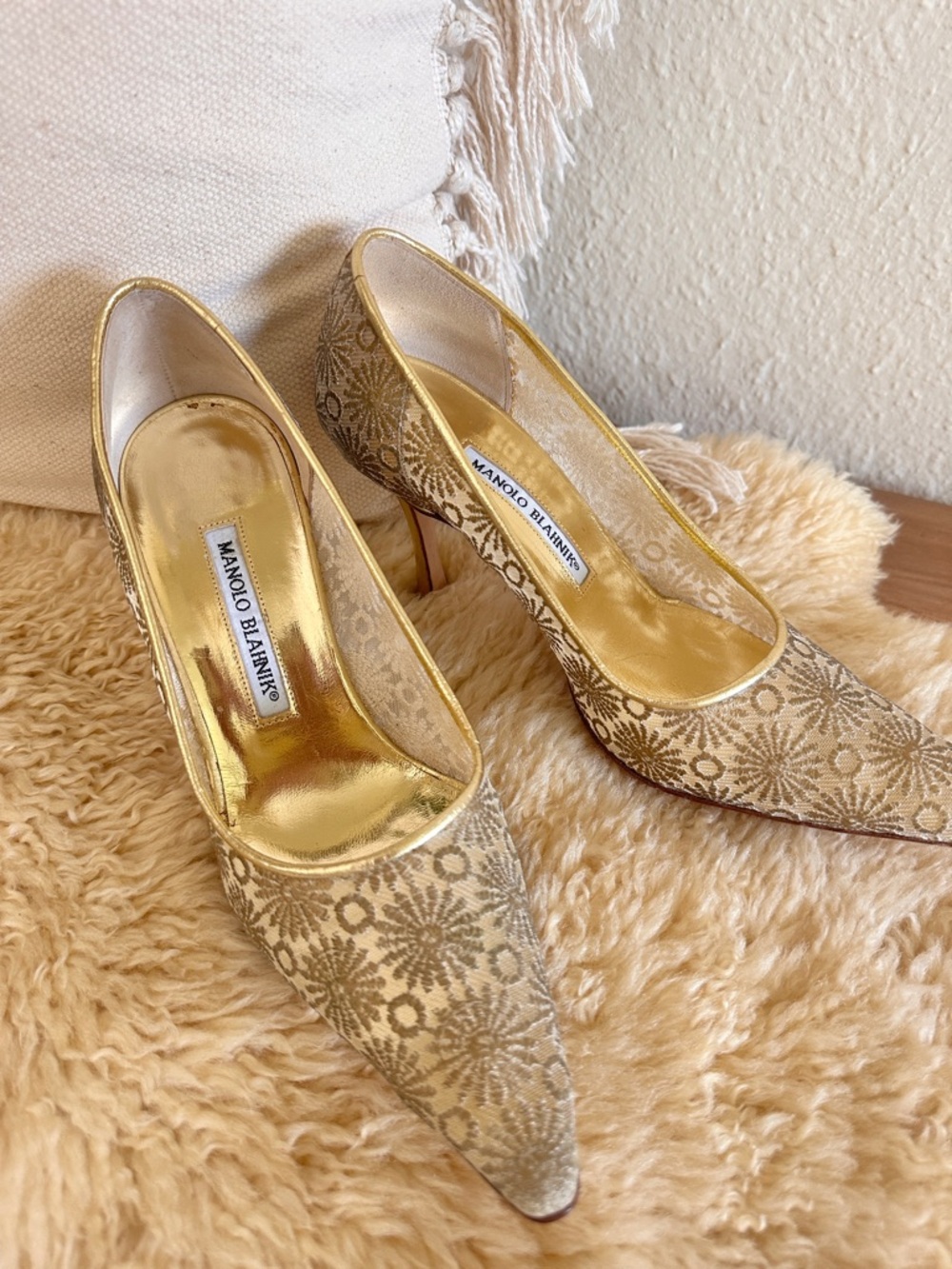 Manolo Blahnik Gold Floral-Embroidered Pointed Pumps size 7.5